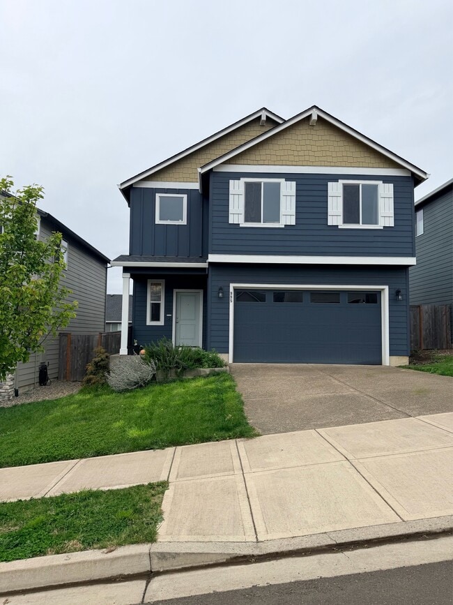 Building Photo - 995 NE Wildwood Dr