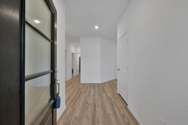 Building Photo - 936 Pickering Oak Row