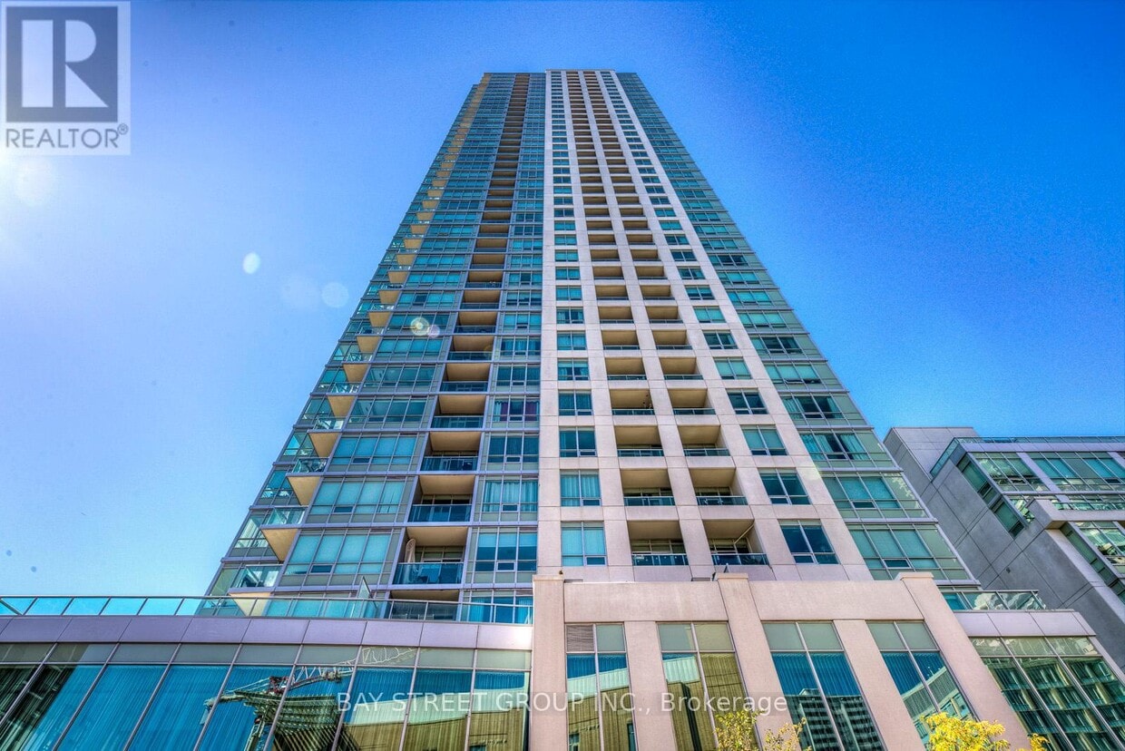 Photo principale - 120-3120 Homewood Ave