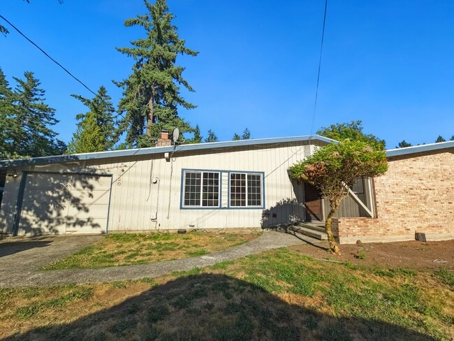 Charming Rambler Retreat Near Robinswood Park - Charming Rambler Retreat Near Robinswood Park House