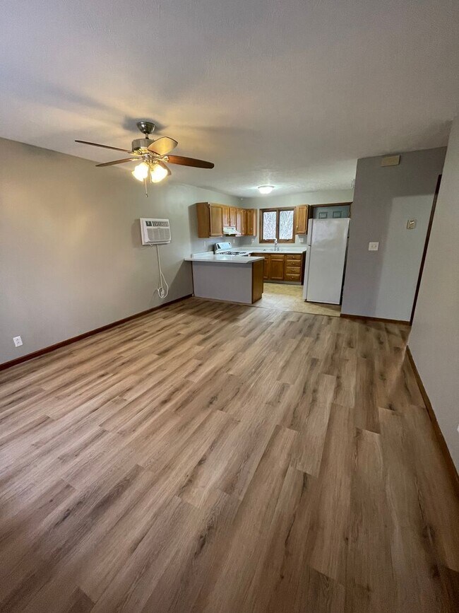 Building Photo - 1 Bedroom Apartment