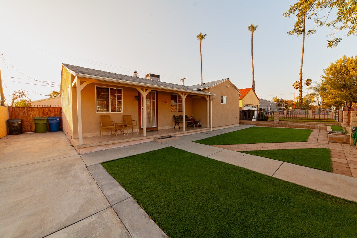 Foto principal - 6337 Bellaire Ave