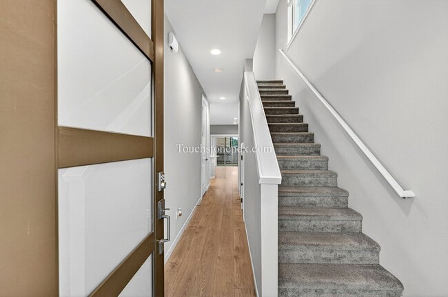 Foto del edificio - Modern 3BD | 2.5 BA Happy Valley Home On Corner Lot!