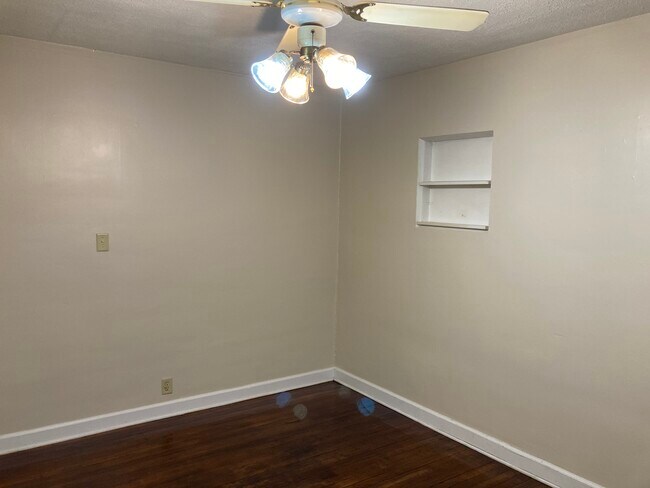 Dormitorio n.º 1 de la planta baja - 367 S Bancroft St