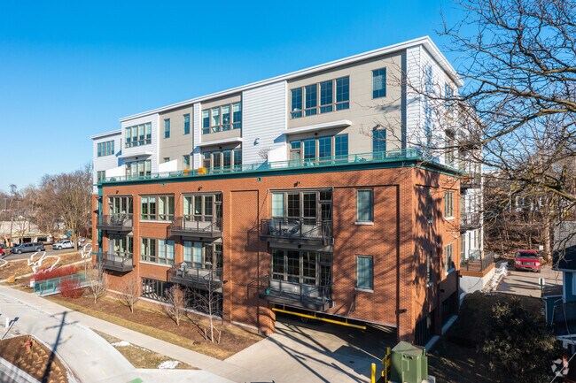 Building Photo - 410 N 1st St