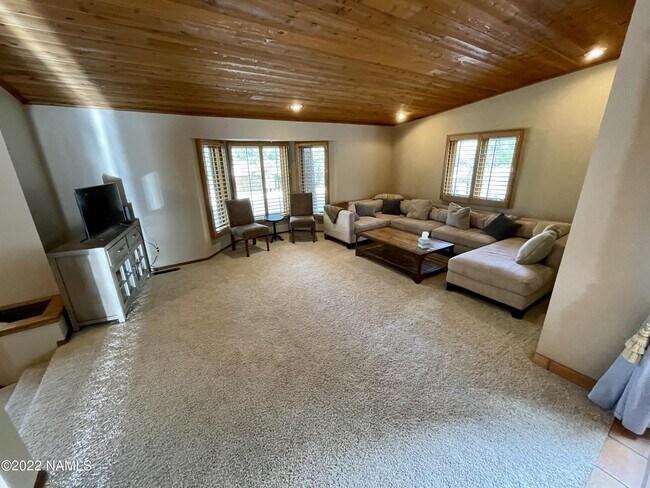 Building Photo - 2056 N Rain Tree Rd