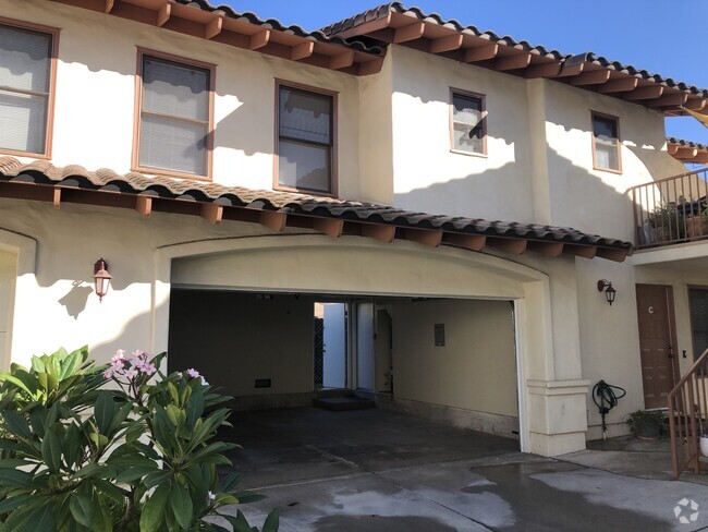 Attached Garage - 631 S Glassell St