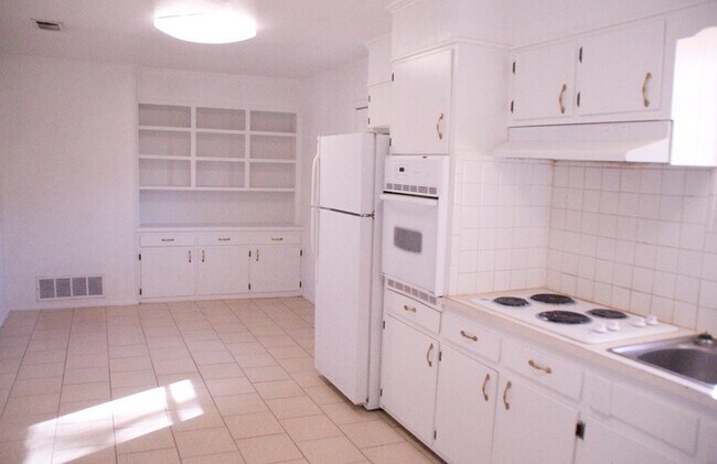 Foto del edificio - 590 N Donna Ave