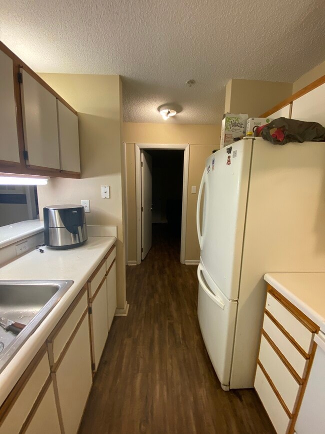 Building Photo - 1221 University Ct