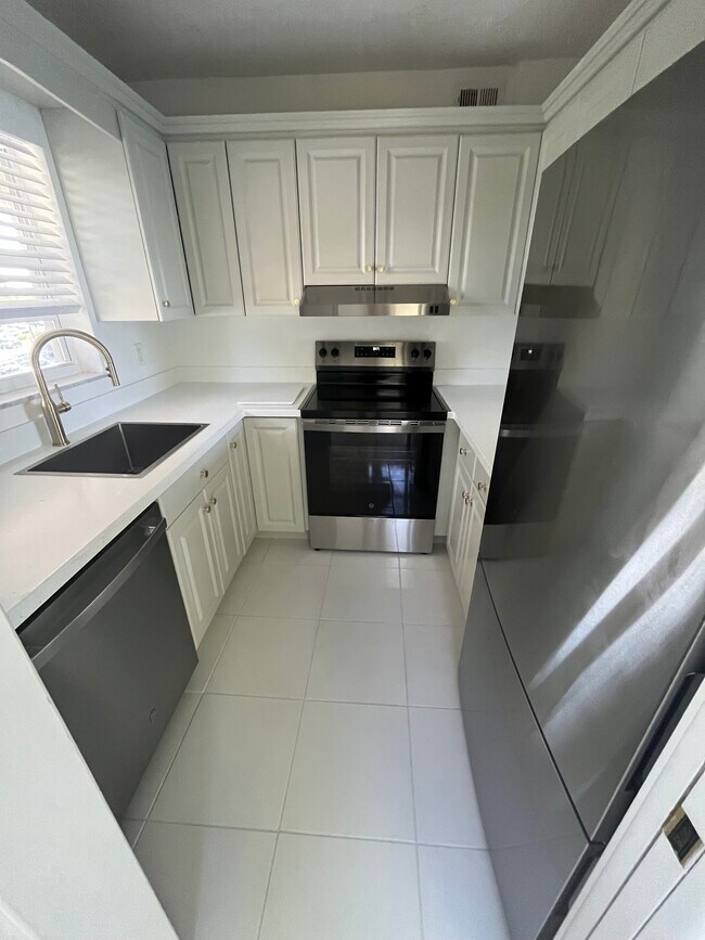 Foto del edificio - 311 E Ocean Ave