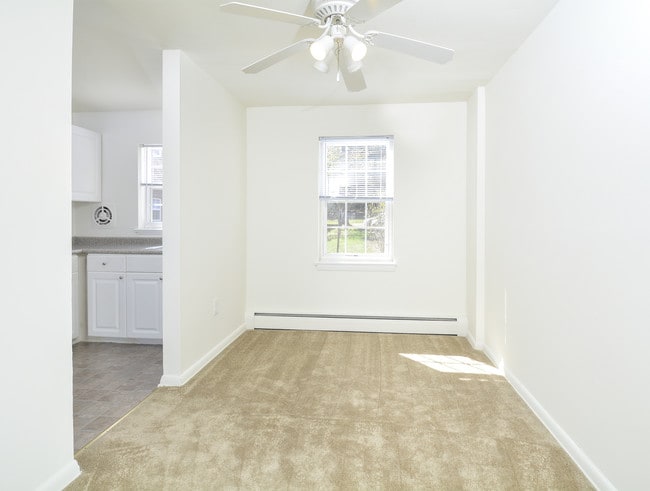 Sample Dining Room - Knollwood Apartments