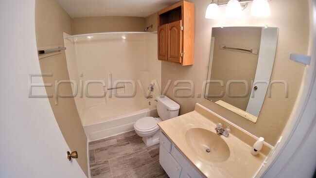 Foto del edificio - 1222 O Ave Pl NE