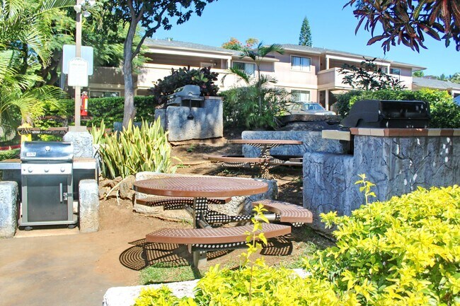 Foto del edificio - Kihei Shores - Furnished 2 Bed/2Bath Condo - Pool and Hot Tub - 2 Parking Spaces