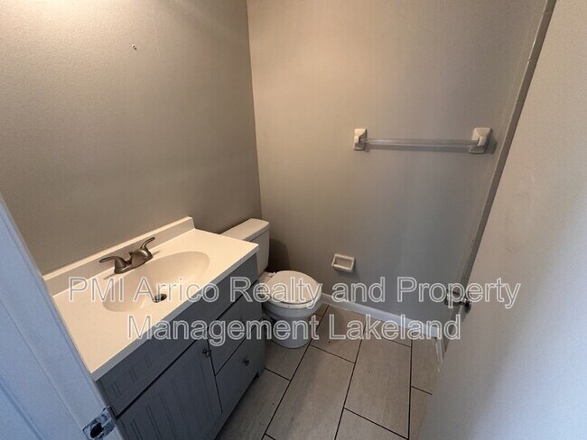 Building Photo - 3211 Julia Ct