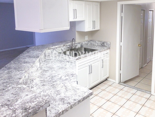 Building Photo - 2510 E Curtis St