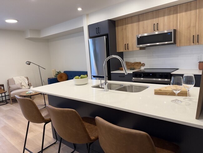 Building Photo - 8615-8108 108 St NW