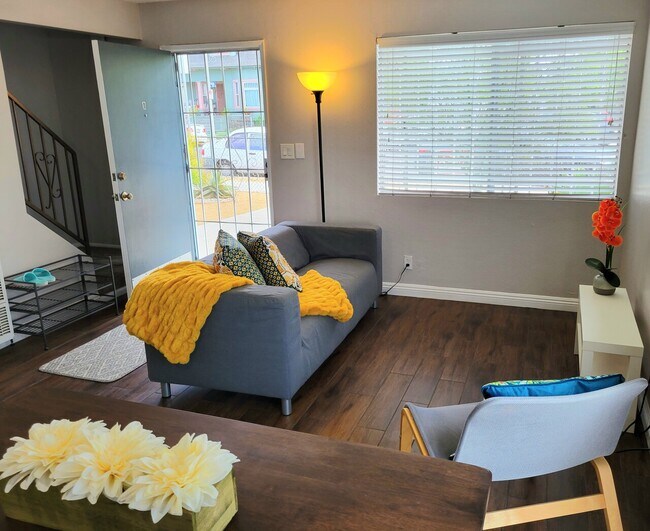 Building Photo - Twelve37