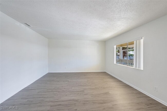 Building Photo - 4603 Bayshore Dr