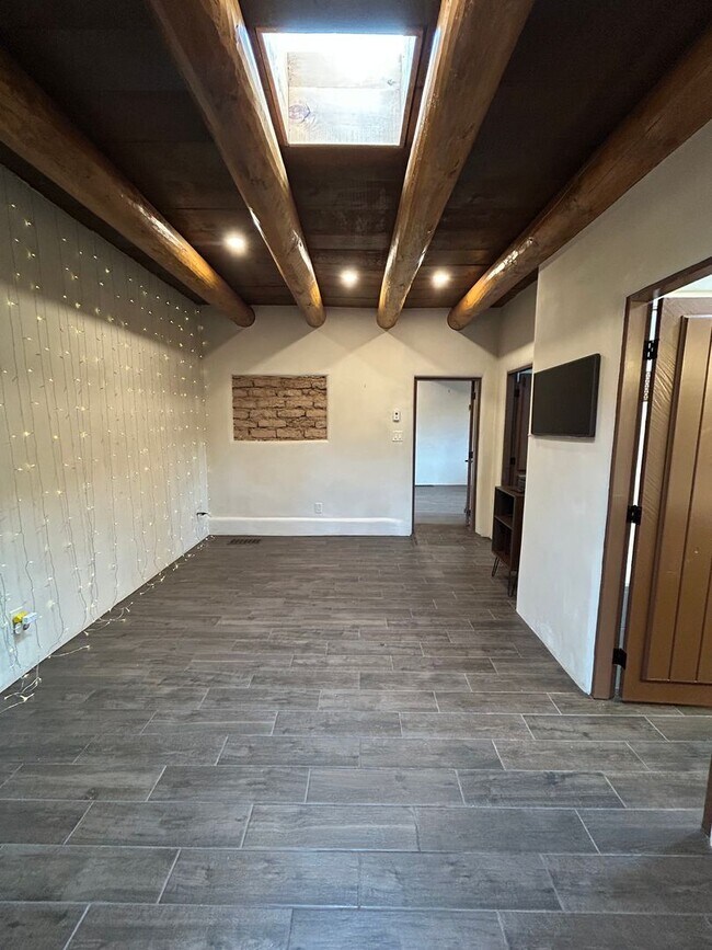 Foto del edificio - 152 Lorenzo Rd