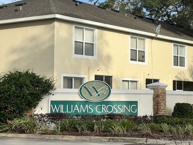 Building Photo - 2 bed/2.5 bath townhome in Tampa