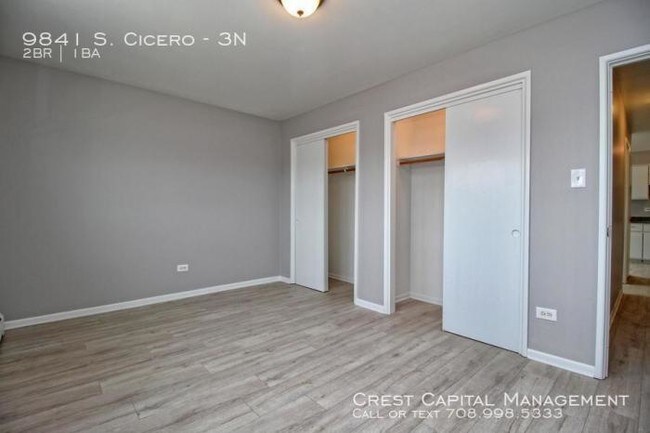 Building Photo - 2 bedroom in Oak Lawn IL 60453