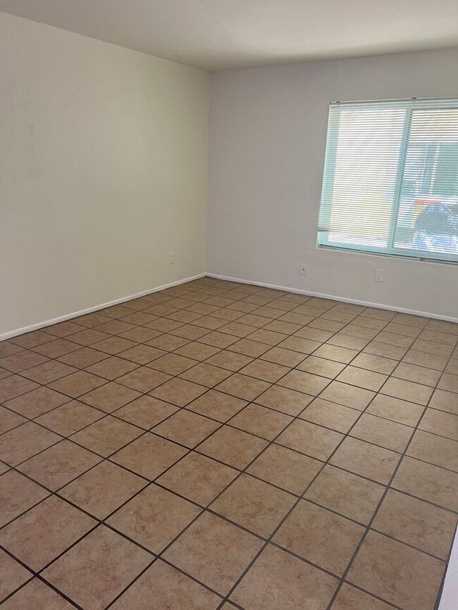 Foto del edificio - FREE RENT - GET ALL OF AUG AND SEPT FREE W...