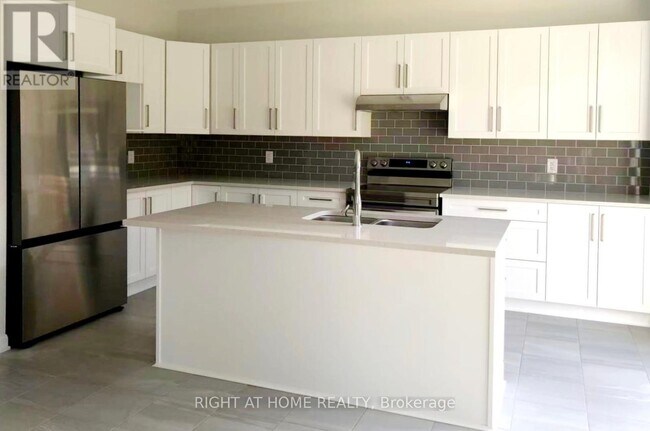 Building Photo - 366 Cloyne Cres