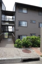 Building Photo - 92-1148-1148 Panana St