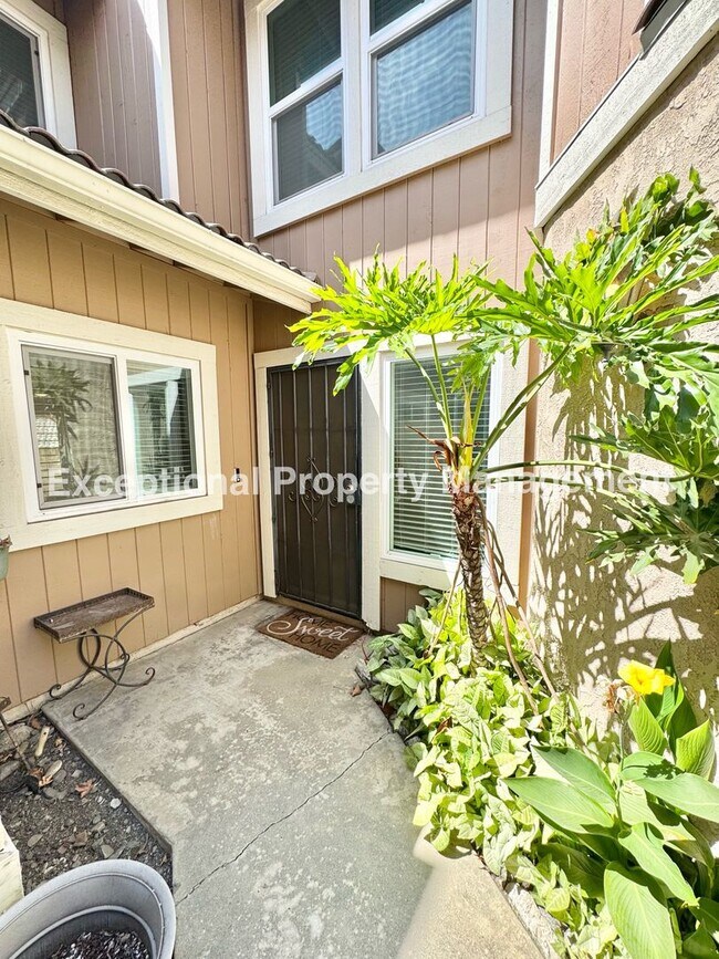 Foto del edificio - 8419 Cedarwood Ln
