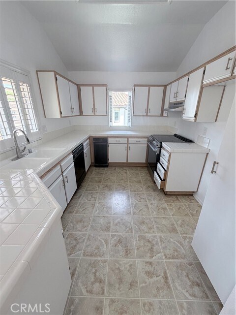 Building Photo - 56 Corsica Dr