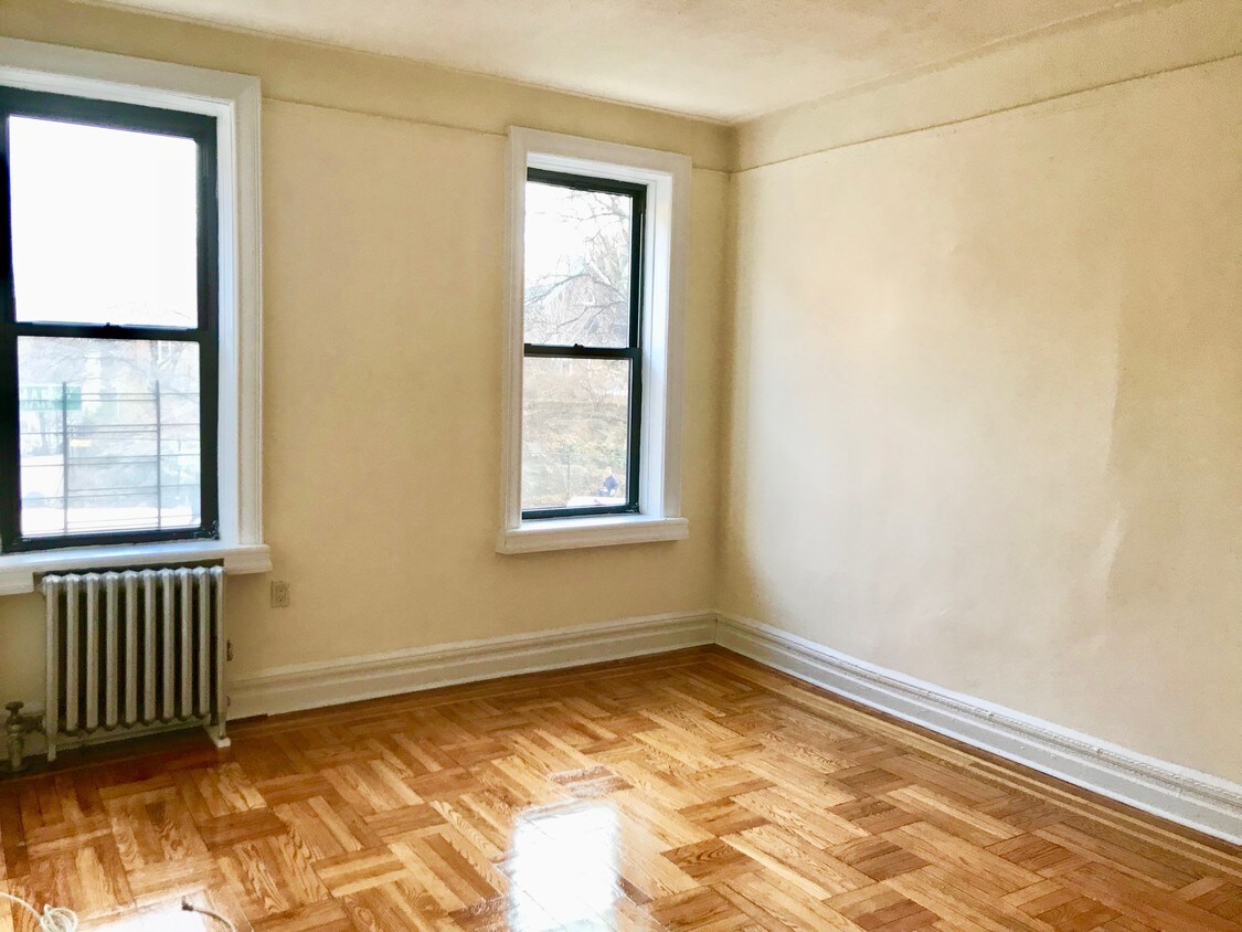 Primary Photo - 30 Seaman Ave