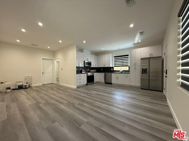 Building Photo - 10229 1/2 Jumilla Ave