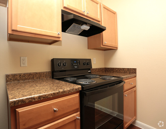 2BR, 2.5BA 1052 SF - Kitchen - Park at Woodland Springs Apartments