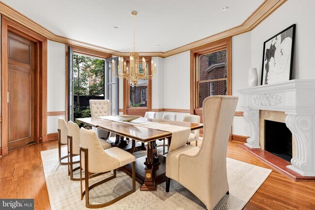 Foto del edificio - 2303 Bancroft Pl NW
