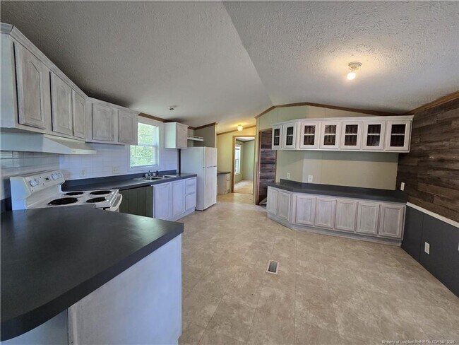 Foto del edificio - 4225 Yarborough Rd