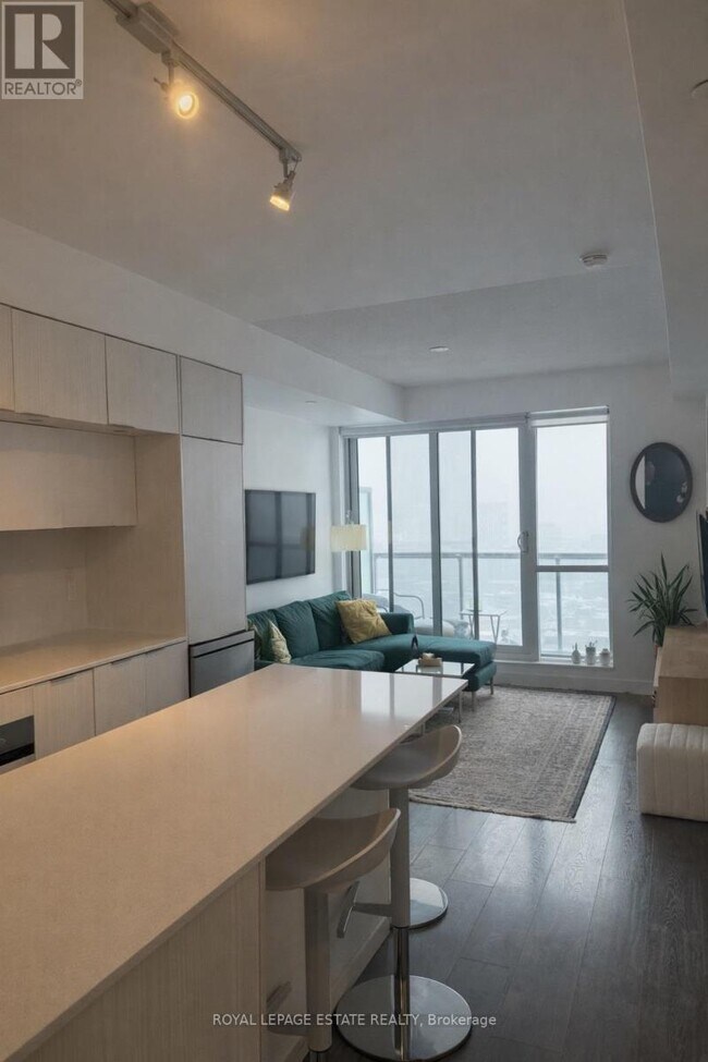 Photo du bâtiment - 55 Regent Park Blvd