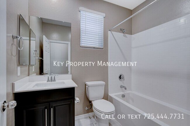 Foto del edificio - GORGEOUS 4 BEDROOM 3 BATH HOME W/ SPECTACU...