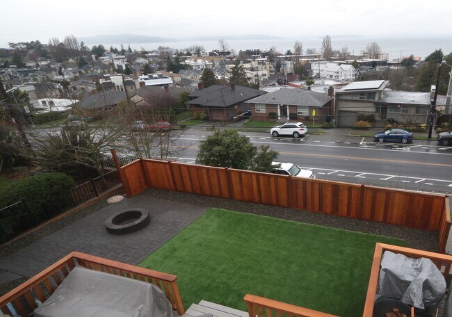vista del patio trasero - 5714 SW Winthrop St