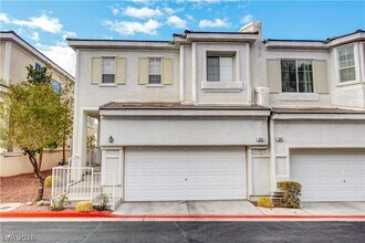 Building Photo - 251 Queens Ct