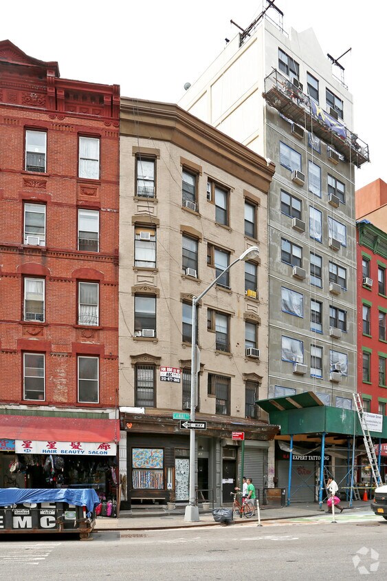 Foto principal - 143 Division St