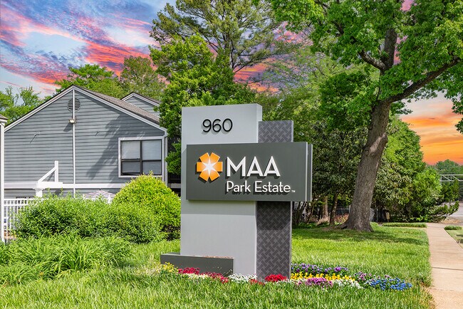 Foto del edificio - MAA Park Estate