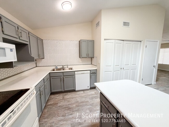 Building Photo - 6424 W Becker Ln