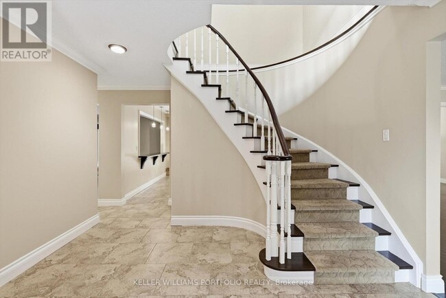 Building Photo - 287 Royal Albert Ct