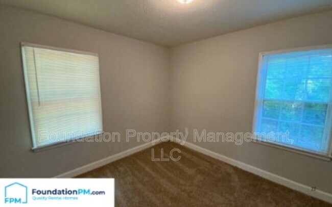 Foto del edificio - 1684 Whitney Ave