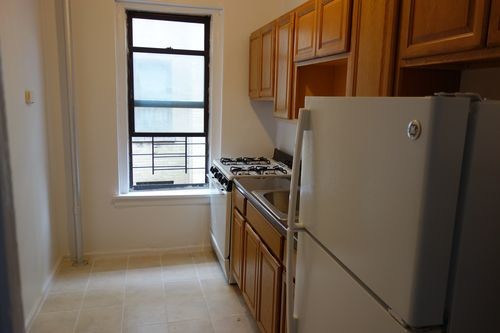 Primary Photo - 1565 White Plains Rd