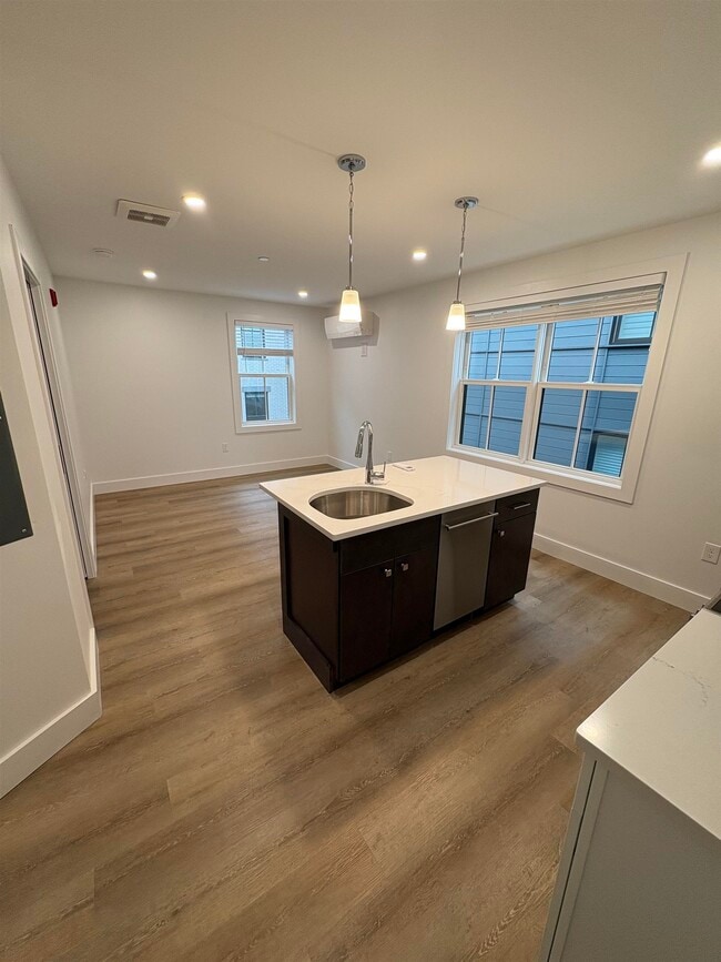 Foto del edificio - 238 Deer St