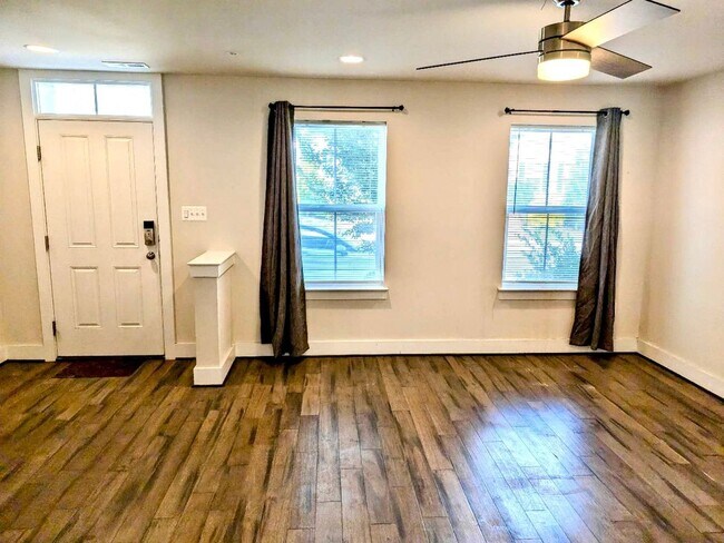 Foto del edificio - 4 Bedroom Townhome in Clarksburg