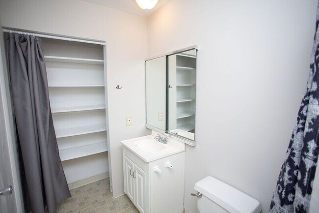 Building Photo - 30 E Daisy Ln