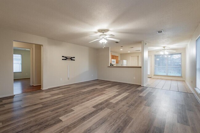 Building Photo - 9438 Ashville Dr