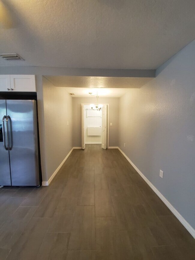 Building Photo - 2/2 Located in Old Seminole Heights